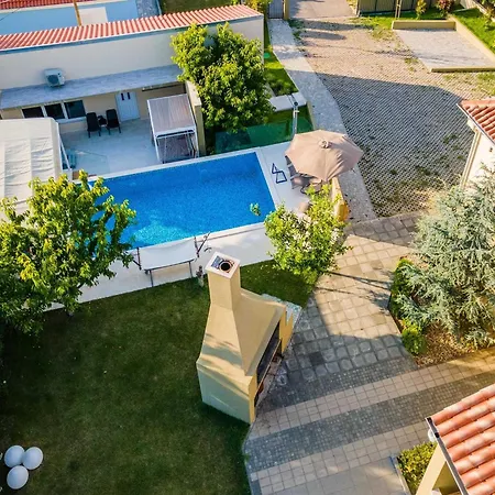 Вилла Field Hill With Swimming Pool And Tennis Court Poljica (Zadar)