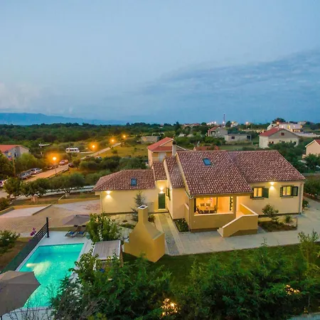 Field Hill With Swimming Pool And Tennis Court Вилла Poljica (Zadar)