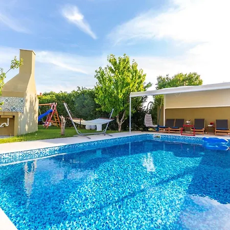Вилла Field Hill With Swimming Pool And Tennis Court Poljica (Zadar)
