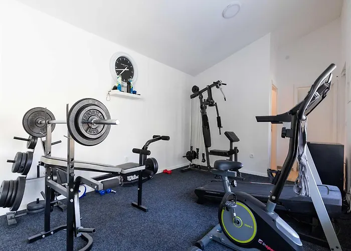 Field Hill With Swimming Pool And Tennis Court * Poljica-Brig