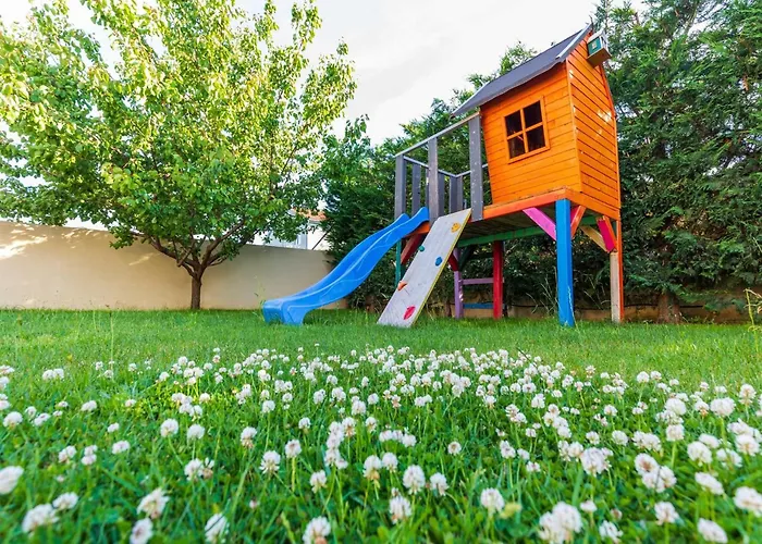 Field Hill With Swimming Pool And Tennis Court Villa