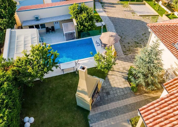 Villa Field Hill With Swimming Pool And Tennis Court Poljica-Brig