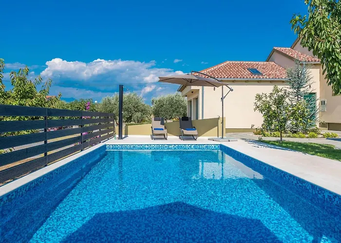 Field Hill With Swimming Pool And Tennis Court