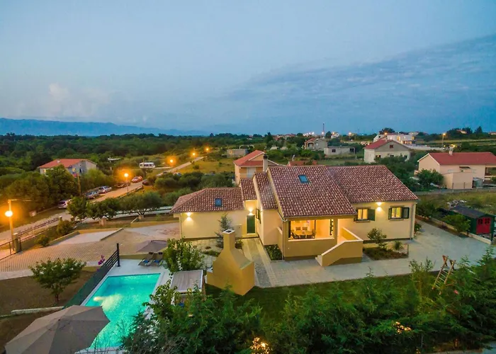Field Hill With Swimming Pool And Tennis Court Villa Poljica-Brig