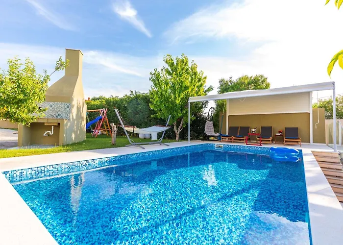 Villa Field Hill With Swimming Pool And Tennis Court Poljica-Brig