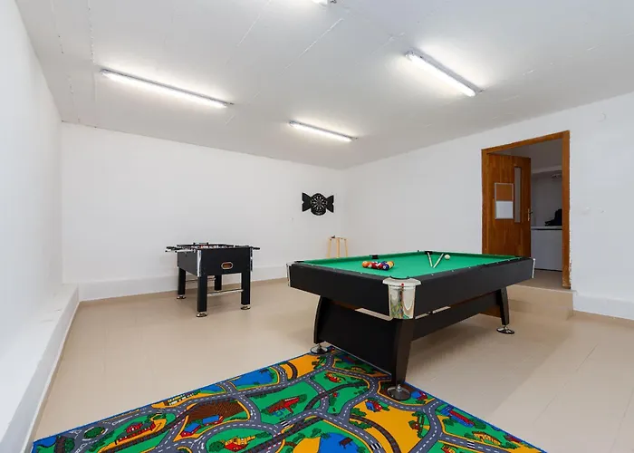 Field Hill With Swimming Pool And Tennis Court Villa Poljica-Brig