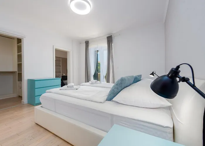 Villa Field Hill With Swimming Pool And Tennis Court Poljica-Brig