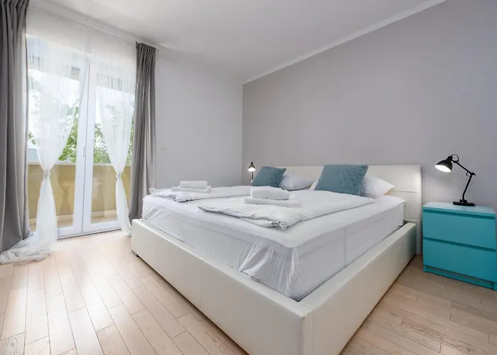 Field Hill With Swimming Pool And Tennis Court Villa
