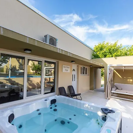 Field Hill With Swimming Pool And Tennis Court Villa Poljica-Brig