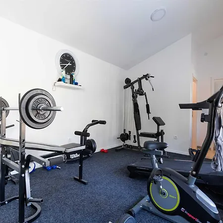 Field Hill With Swimming Pool And Tennis Court * Poljica-Brig