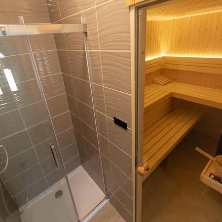 Field Hill With Swimming Pool And Tennis Court Villa