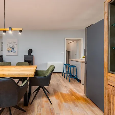 Field Hill With Swimming Pool And Tennis Court *