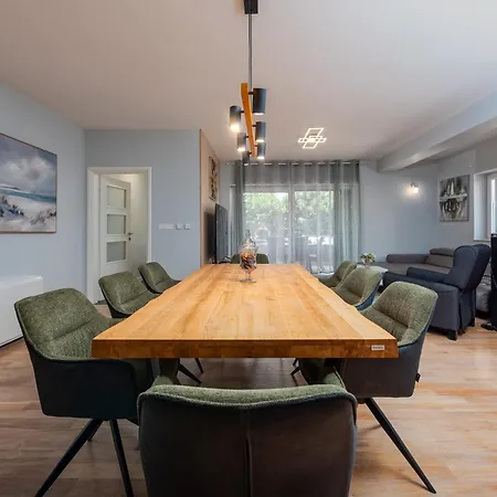 Villa Field Hill With Swimming Pool And Tennis Court *