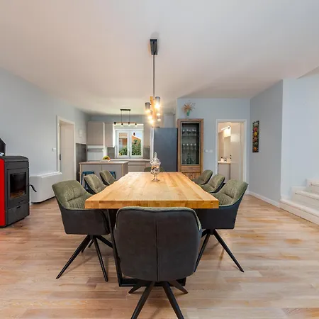 Field Hill With Swimming Pool And Tennis Court Poljica-Brig