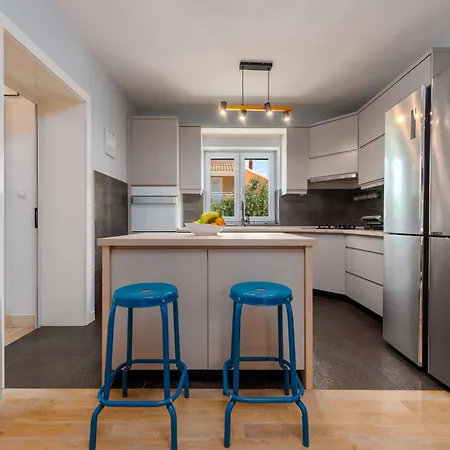 Field Hill With Swimming Pool And Tennis Court * Poljica-Brig