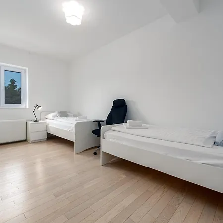 Field Hill With Swimming Pool And Tennis Court