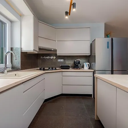 Field Hill With Swimming Pool And Tennis Court Villa *