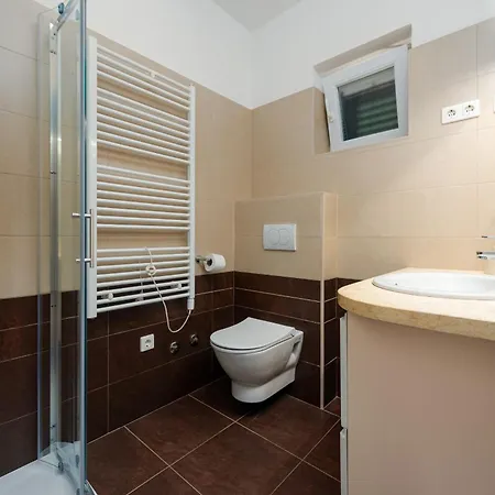 Field Hill With Swimming Pool And Tennis Court Villa Poljica-Brig