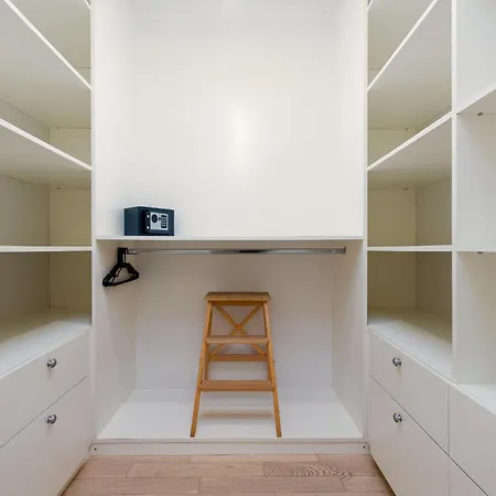 Field Hill With Swimming Pool And Tennis Court