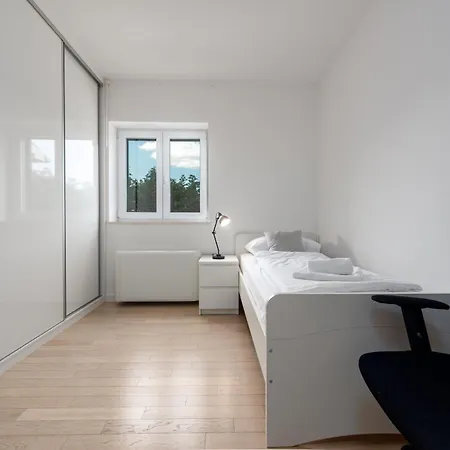 Field Hill With Swimming Pool And Tennis Court Villa