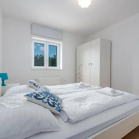 Villa Field Hill With Swimming Pool And Tennis Court