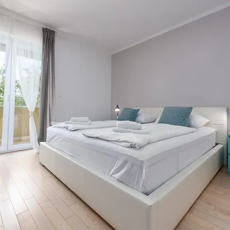 Field Hill With Swimming Pool And Tennis Court Villa